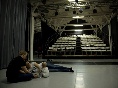 Preparando la próxima función. Foto: Meeting the Odyssey