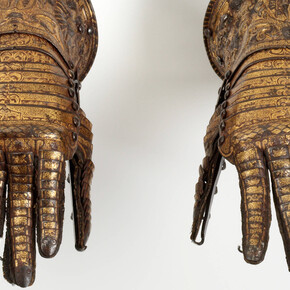 Pair of gauntlets, Lucio Piccinino, about 1585, Italy. Museum no. M.143 & A-1921. © Victoria and Albert Museum, London
