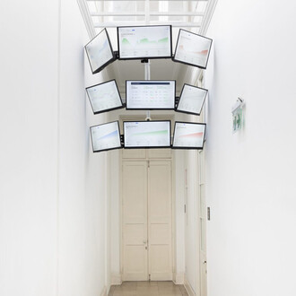 Tania Bruguera, Accelerated free fall (AFF) [Caída libre acelerada], vista de exhibición. Cortesía del proyectoamil