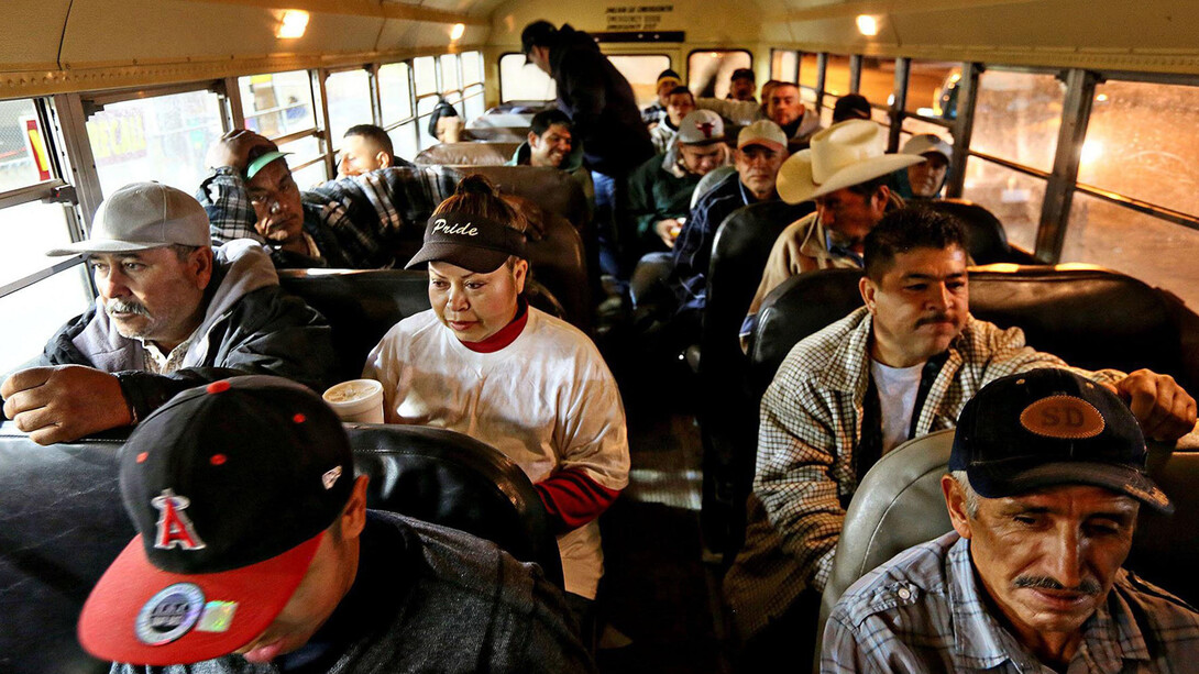 Autobús de ciudadanos mexicanos que pasan cada día la frontera para trabajar en los Estados Unidos