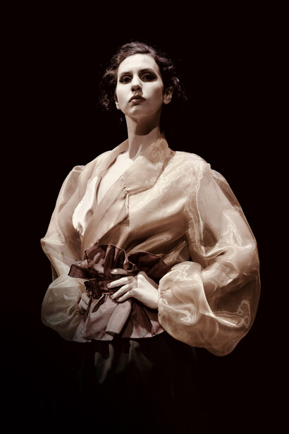 Anakarina Fajardo, personificando a Giselle De Vogüe en 'La Rosa del Principito' (Fotografía de Ygnacio Narea)