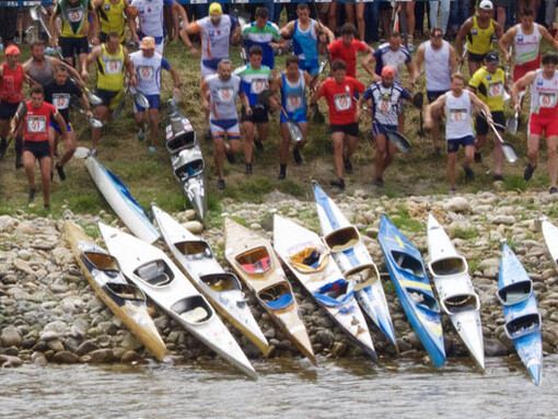 La competición, aunque centrada en el deporte, moviliza a más de 250.000 personas a lo largo de la jornada. Descenso Del Sella, 79 Edición, 2015, Arriondas, Asturias, España