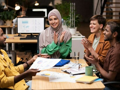 In meetings, colleagues should emphasize the importance of humanity in the workplace, promote sincere appreciation, encourage clear communication, and focus on collective growth