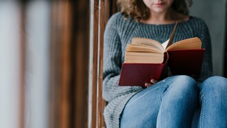 Leggere libri apre la mente a mondi e prospettive nuove