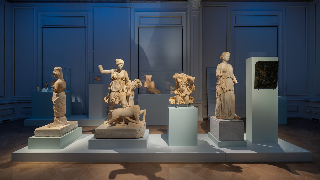 Kykladitisses. Untold stories of women in the Cyclades, exhibition view. Courtesy of the Museum of Cycladic Art