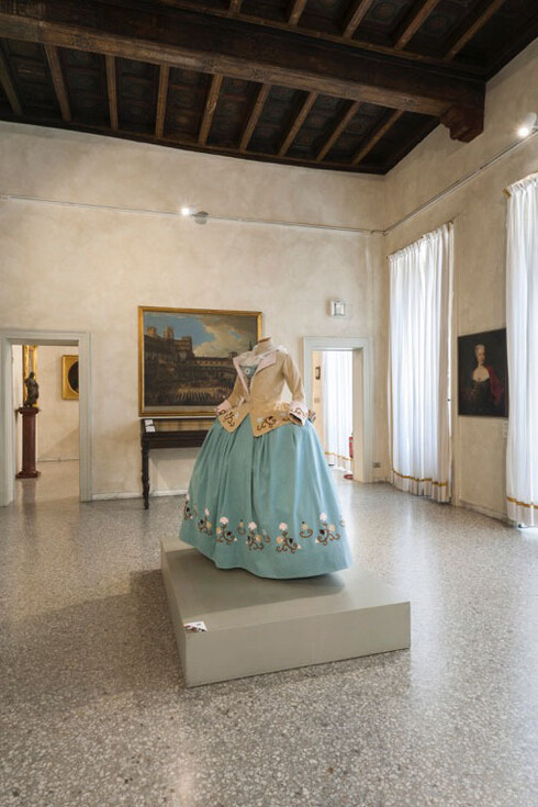 Tovini, Alcantara, ph. Matteo Girola. Courtesy of Palazzo Morando, Costume Moda Immagine