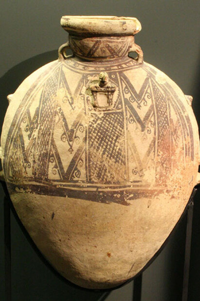 Cántaro bícromo

Materiales: Cerámica

Intermedio Tardío

Medidas: 560 mm de alto x 470 mm de ancho