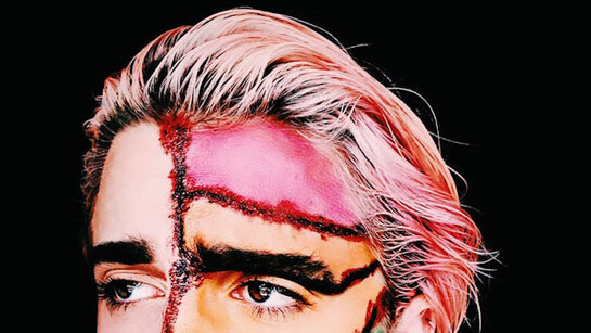 Pienso en que tu alargada cicatriz es una culebrilla traviesa y que juntos nos reiremos de este dolor