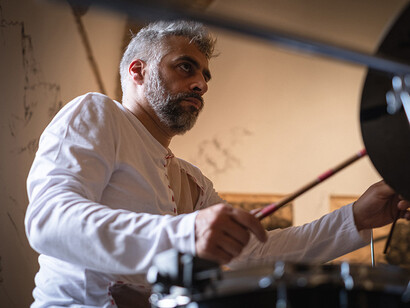 Nikhil Chopra and Uriel Barthélémi, Embers / Braci, performance view. Courtesy of Galleria Continua