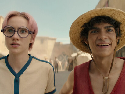 Morgan Davies, no papel de Koby e Iñaki Godoy, no papel de Monkey D. Luffy, ambos amigos no filme adaptado do mangá One Piece, em que Luffy sonha em ser um pirata