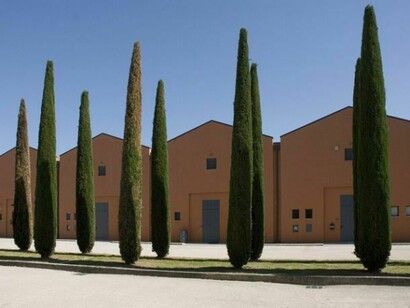 Centro artigianale nell'ex Conservificio Drommi, San Martino in Campo (Pg), veduta fotografica (Paolo Tramontana).  
