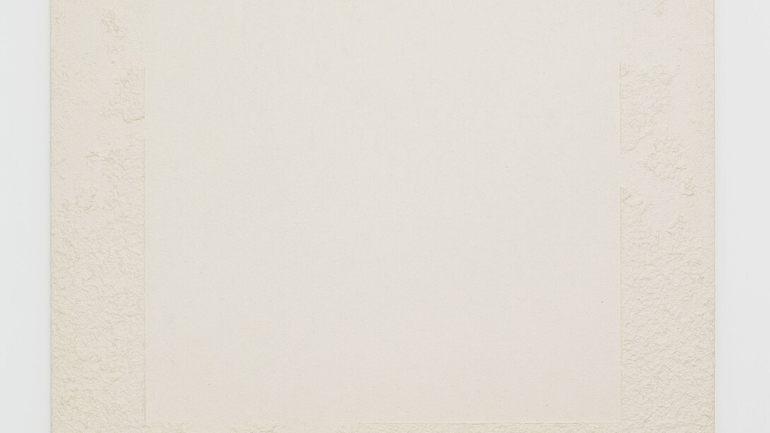 Chung Chang-Sup, “Meditation 21708” 2001. Fibre de mûrier sur toile, Tak fiber on canvas, 181,8 x 227,3 cm, 71 1/2 x 89 1/2 inches, Photo: Claire Dorn, Courtesy Galerie Perrotin