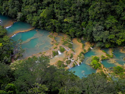 Vista de Semuc Champey desde el Mirador. Foto: kirstyokeeffe
