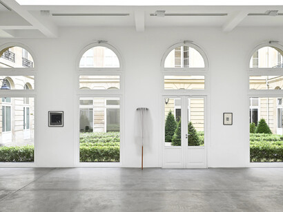 Annette Messager, Histoires des oreillers, vue d'exposition. Avec l’aimable autorisation de la Galerie Marian Goodman