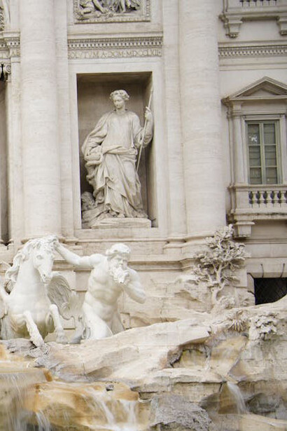 La mente exige de un conocimiento experto que es directamente proporcional a la calidad de las obras artísticas o las investigaciones científicas. Fontana de Trevi, Roma,Italia