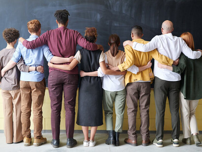 Team members with their backs towards the camera, a metaphor for the toxicity that can be created when loyalty amongst members is not nurtured, or when a leader is insincere in the manner in which they attempt to build allegiance