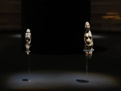 Jeff Koons, Venus Lespugue, exhibition view. Courtesy of Museum of Cycladic Art 