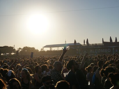 Concierto bajo el sol en AlRumbo Festival. Foto: Rafael Martín