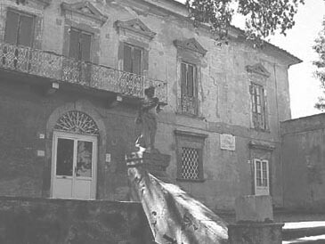 Shelley, Byron e Wollstonecraft, padri e cultori delle ghost stories lette e scritte nelle sere d'estate proprio a Villa delle Rose