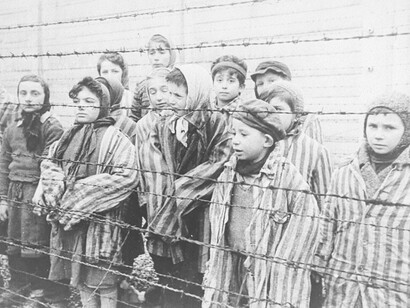 Olocausto: il pensiero razionale sminuzza il processo di sterminio in innocue azioni individuali