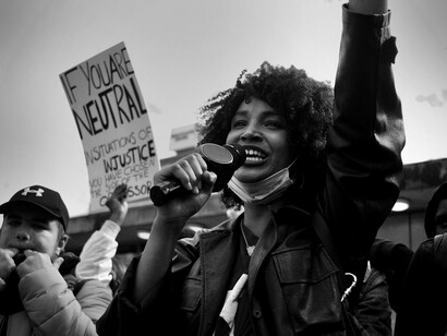 Las pancartas en las concentraciones callejeras pueden ser obviadas