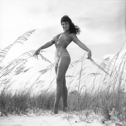 Bettie Page na praia