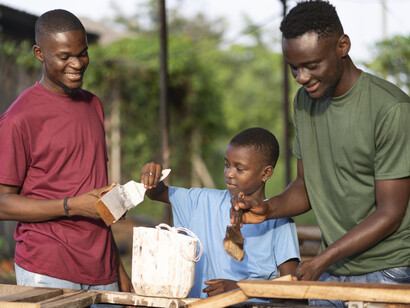 Chaque geste collectif est une promesse : refonder ensemble, c’est transformer chaque action quotidienne en acte de souveraineté partagée