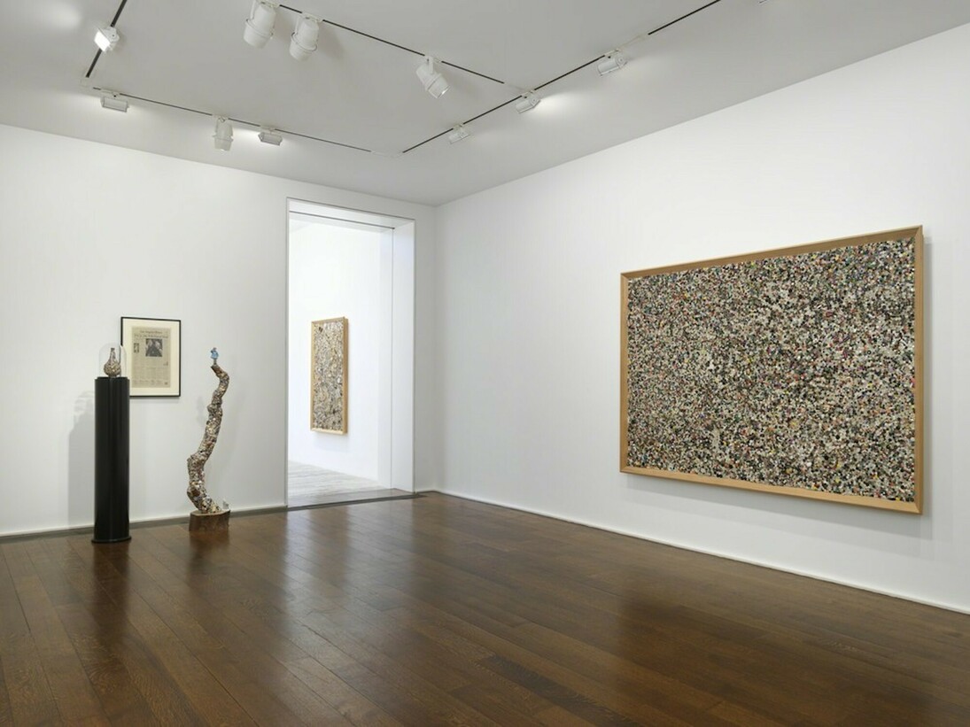 Mike Kelley. Memory Ware, Exhibition view. Courtesy of Hauser & Wirth