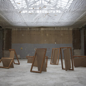 Jérôme Allavena, Si et seulement si (Huit pièces), 2010, Huit sculptures, bois, acrylique, 145 x 80 cm