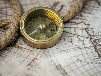 Dado que a potência militar mais poderosa do mundo está envolvida nesta *proxy war*, é possível que a guerra regional evolua para uma guerra global. Se ainda haverá império norte-americano, ou mesmo mundo, depois dessa guerra – é uma questão em aberto