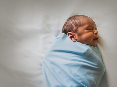 Neonato. Non tutto andò proprio per il verso giusto; infatti, a nascita avvenuta, la prassi prevede che il pargoletto sia iscritto all’anagrafe (altro che ballo delle debuttanti, questo è entrare in società!)
