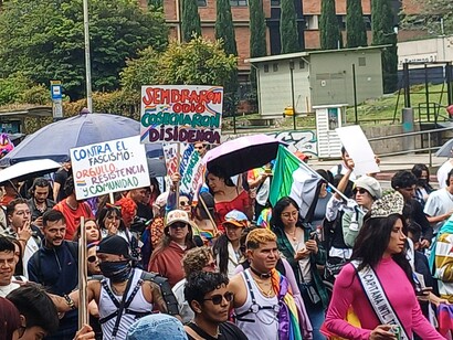 Colombia, al igual que México, es un país enorme, riquísimo en recursos naturales, en biodiversidad y diversidad cultural. Un país que, salvo en un breve período (1953-1957), siempre ha estado gobernado por un régimen democrático, Carteles, Colombia Pride 2026, Parque Nacional de Colombia, Bogotá, Colombia