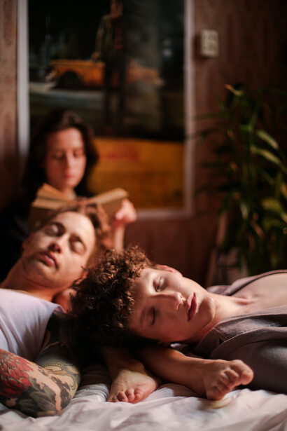 A observação de Freud é a de que os sonhos eram particularmente adequados para entender os mecanismos de enfrentamento entre os impulsos instintivos inatos 