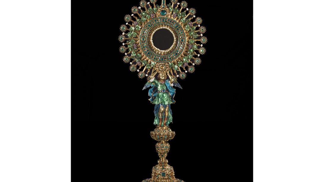 Custodia de la iglesia de San Ignacio de Bogotá, conocida como “La Lechuga”, José de Galaz, Oro fundido, calado, con esmaltes e incrustaciones de piedras preciosas. 80 cm altura. 1700-7, Bogotá, D.C., Colombia. Colección de Arte – Banco de la República