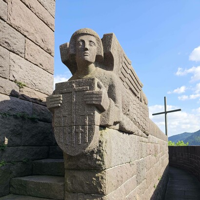Particolare delle mura del cimitero germanico di Quero, Belluno, Italia