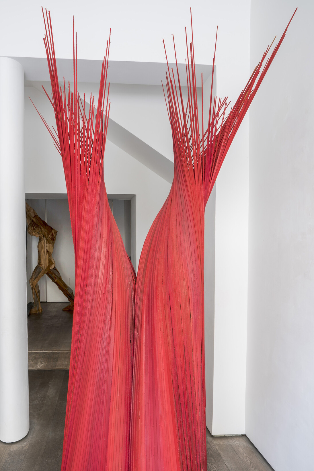 Il Diavolo e la diavolessa 2002,painted wood,cm 292x100x60. Courtesy of Flora Bigai 
