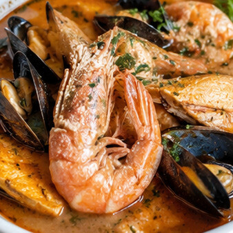 Brodetto Marchigiano. La più celebre zuppa di pesce delle Marche, nata dall'incontro tra il pescato dell'Adriatico e la sapienza delle comunità marinare