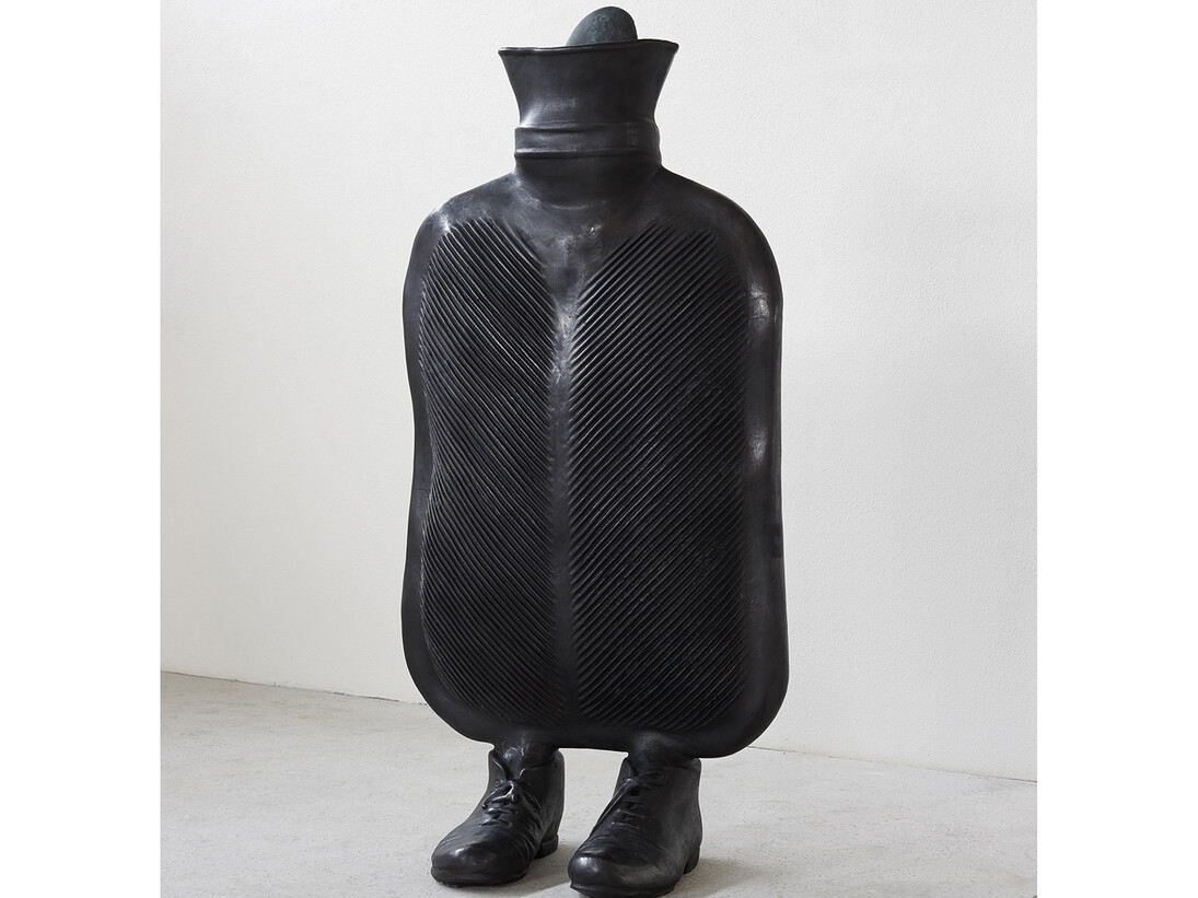 Erwin Wurm, Mutter, 2014, Bronze, patina, 168 x 80 x 43 cm, Ed. 1 of 5, Courtesy Galerie Thaddaeus
Ropac, Paris/Salzburg © Erwin Wurm, Photo: Eva Würdinger