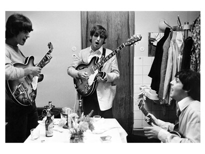 McCartney, Lennon and Harrison tune up,
1966 © Robert Whitaker