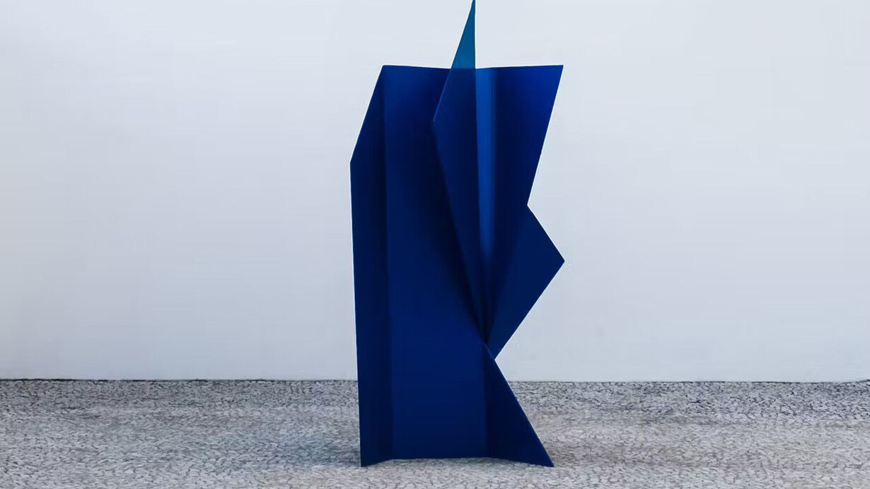 Sculpture courtyard, exhibition view. Courtesy of Museu Oscar Niemeyer