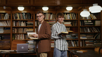 Holding books that symbolise knowledge and potential, these students embody the university’s mission to cultivate leaders capable of addressing global challenges