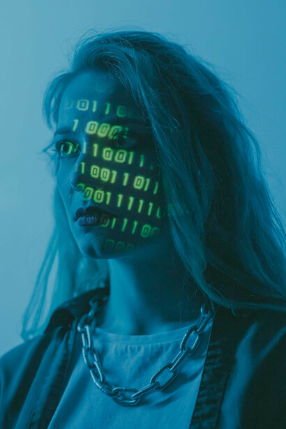 Los modelos de machine learning permiten predicciones más precisas, lo que facilita intervenciones educativas tempranas y efectivas