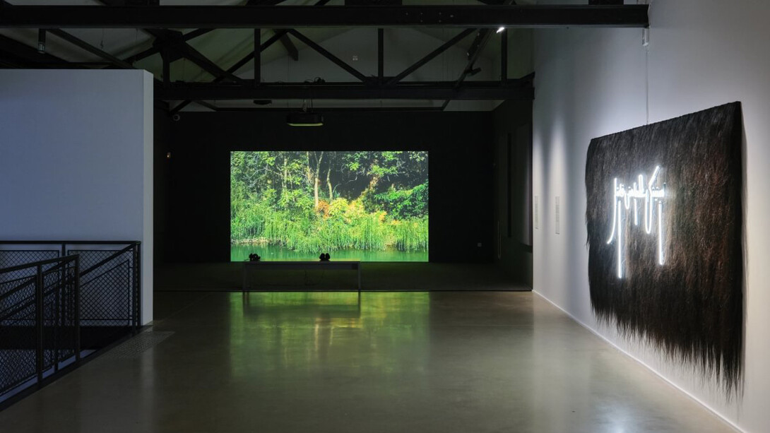 Saodat Ismailova, Amanat, la forêt sacrée, vue de l'exposition. Avec l'aimable autorisation de LUMA Arles