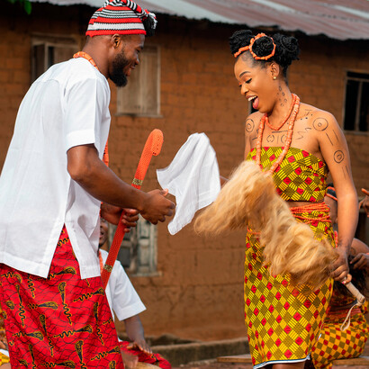 Dança típica. Com movimentos graciosos e ritmos contagiantes, a Marrabenta conta histórias de celebração, resistência e identidade