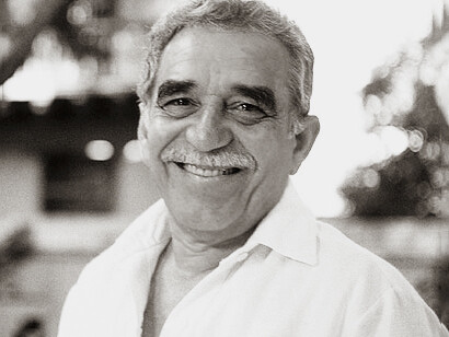 La pareja regresó a su casa, tomó la secadora, la batidora y la estufa, las empeñó y volvió al correo para pagar el envío de la otra mitad. Oye, Gabo, ahora lo único que falta es que la novela sea mala, dijo Mercedes