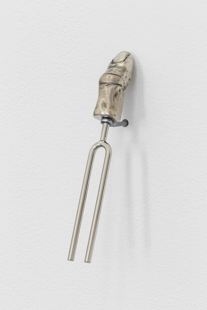 Lea Managil
Modelos Osteofónicos - I. Polegar
2019
diapason 440Herz, alpaca
16 × 2 × 2 cm
unique ©Bruno Lopes