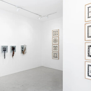 Helô Sanvoy, Ciclos, strata e das passagen-werk, vista da exposição. Cortesia de Aura Galeria