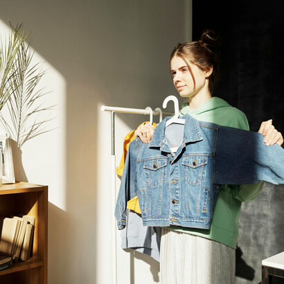 Montañas de ropa descartada revelan que el verdadero problema no es solo producir, sino no haber diseñado nunca el camino de regreso