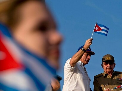Díaz Canel con Raúl Castro en el desfile del 1 de Mayo