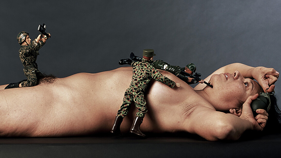 Elia Arce, Gulliver se despierta, 2006, Las Palmas, Islas Canarias, España. Serie: Acción Tricontinental, curada por Orlando Brito. BRH-LEON Editions. Fotografía Teresa Correa. Cortesía de la artistas